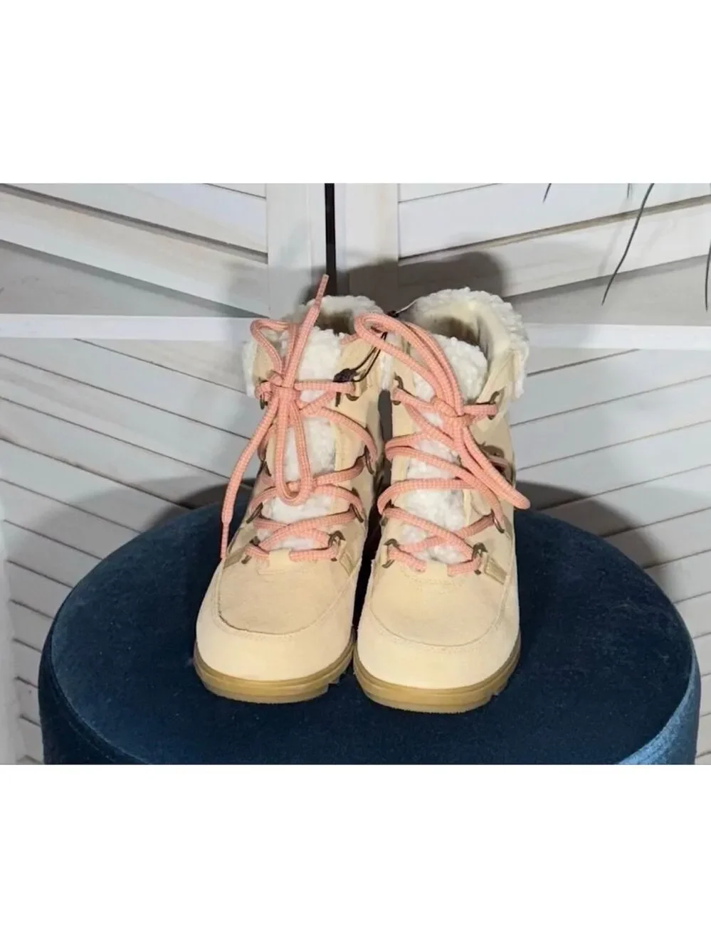 NWT Sorel Elvie cozy lace up Ankle boot waterproof tan suede sherpa booties sz 8